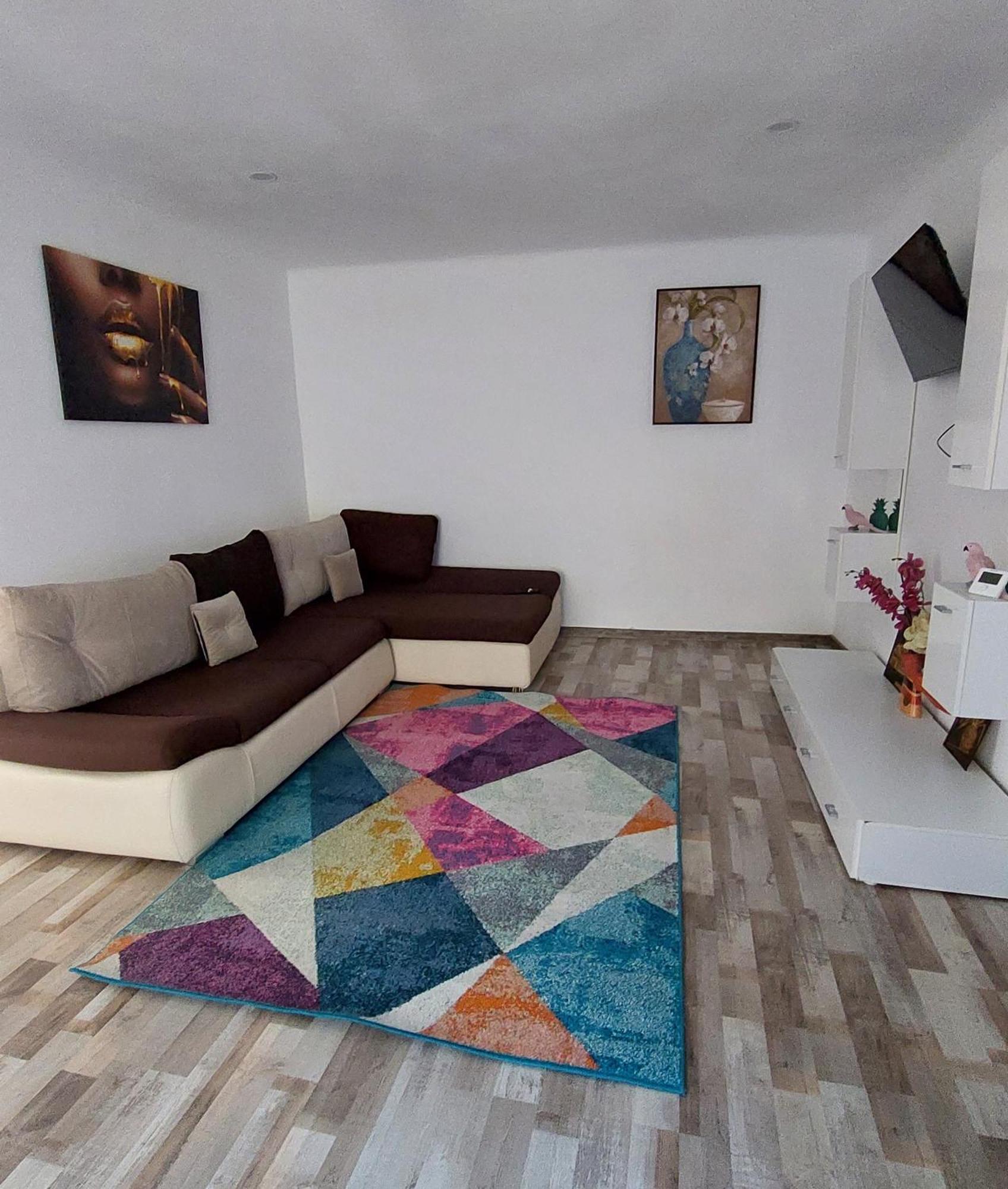 Appartamento Apartament Diaconu Coresi Braşov Esterno foto
